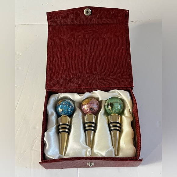Set of 3 Globe Wine Bottle Stoppers with Gift Box – Elegant Gold & Inlay Design - Picture 8 of 9
